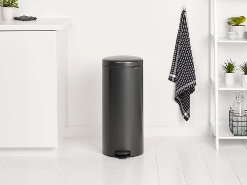 233524 NEWICON Krásný Pedálový koš 30 l šedý od Brabantia (14)